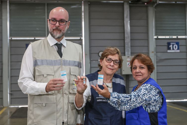São Paulo (SP), 09/10/2025 - Ministério da Saúde recebe lote com 2,5 mil unidades do antídoto fomepizol.  Foto: Pulo Pinto/Agência Brasil