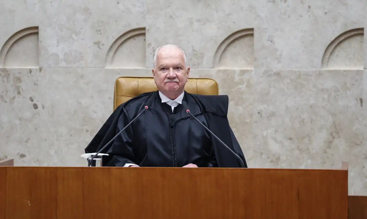 Brasília (DF), 29/09/2025 – Posse do novo presidente do Supremo Tribunal Federal (STF), Edson Fachin, ele foi eleito para suceder o ministro Luís Roberto Barroso, cujo mandato terminou ontem (28). Também assume o cargo o novo vice-presidente, Alexandre de Moraes. Os dois ministros comandarão o Supremo pelos próximos dois anos (2025-2027).  Foto: Valter Campanato/Agência Brasil