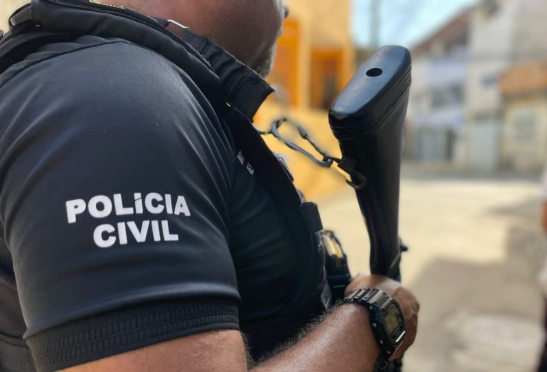 Dupla é presa durante cumprimento de mandados de prisão da Operação Sicarios