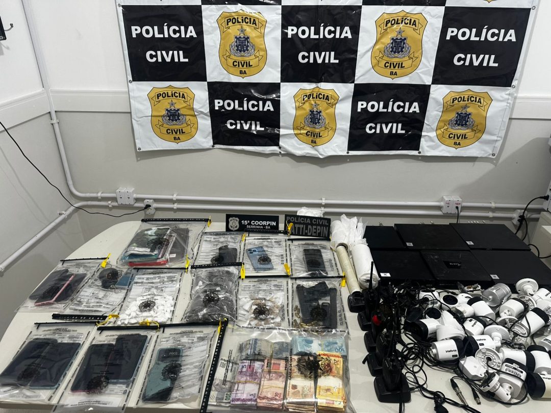 Materiais apreendidos são exibidos