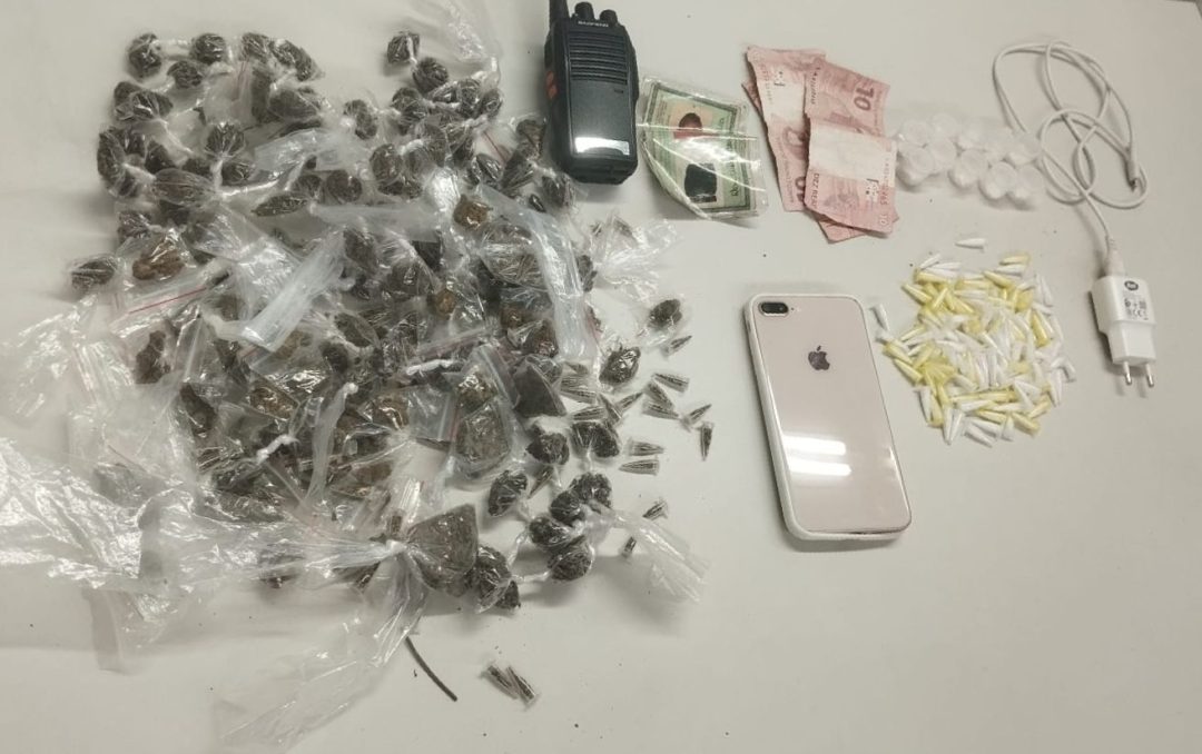 Materiais apreendidos são exibidos