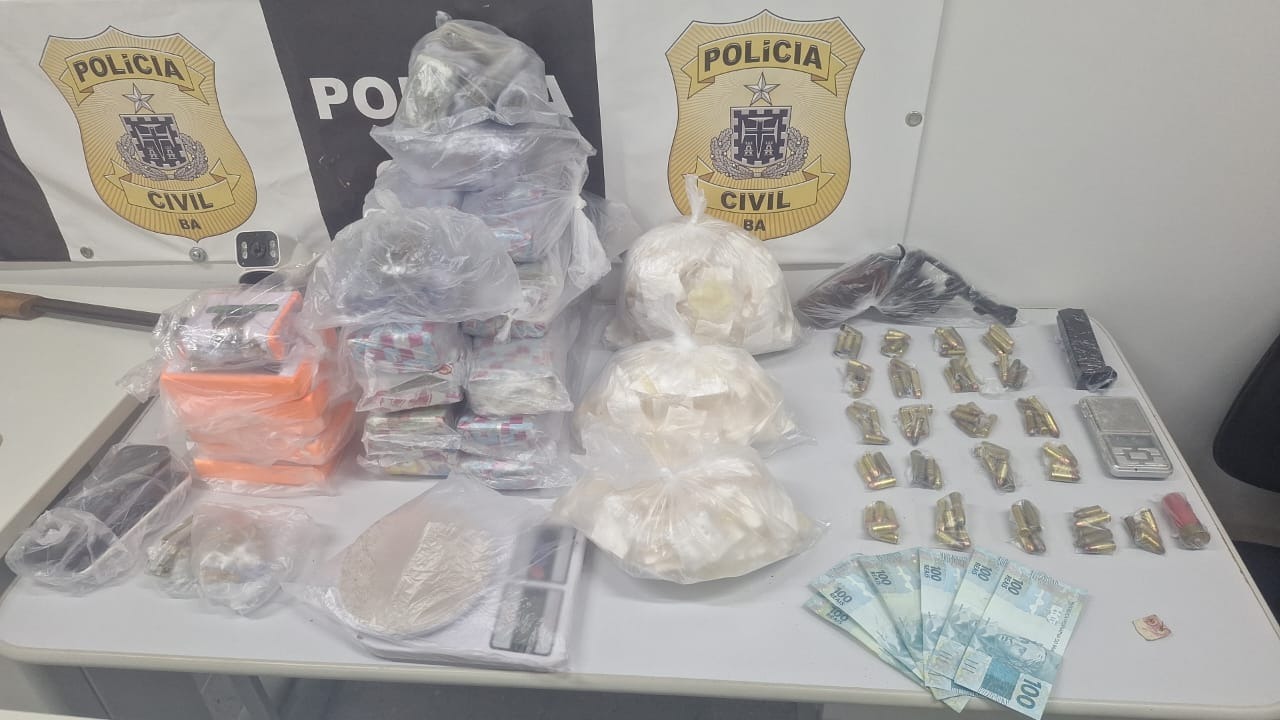 Materiais apreendidos são exibidos