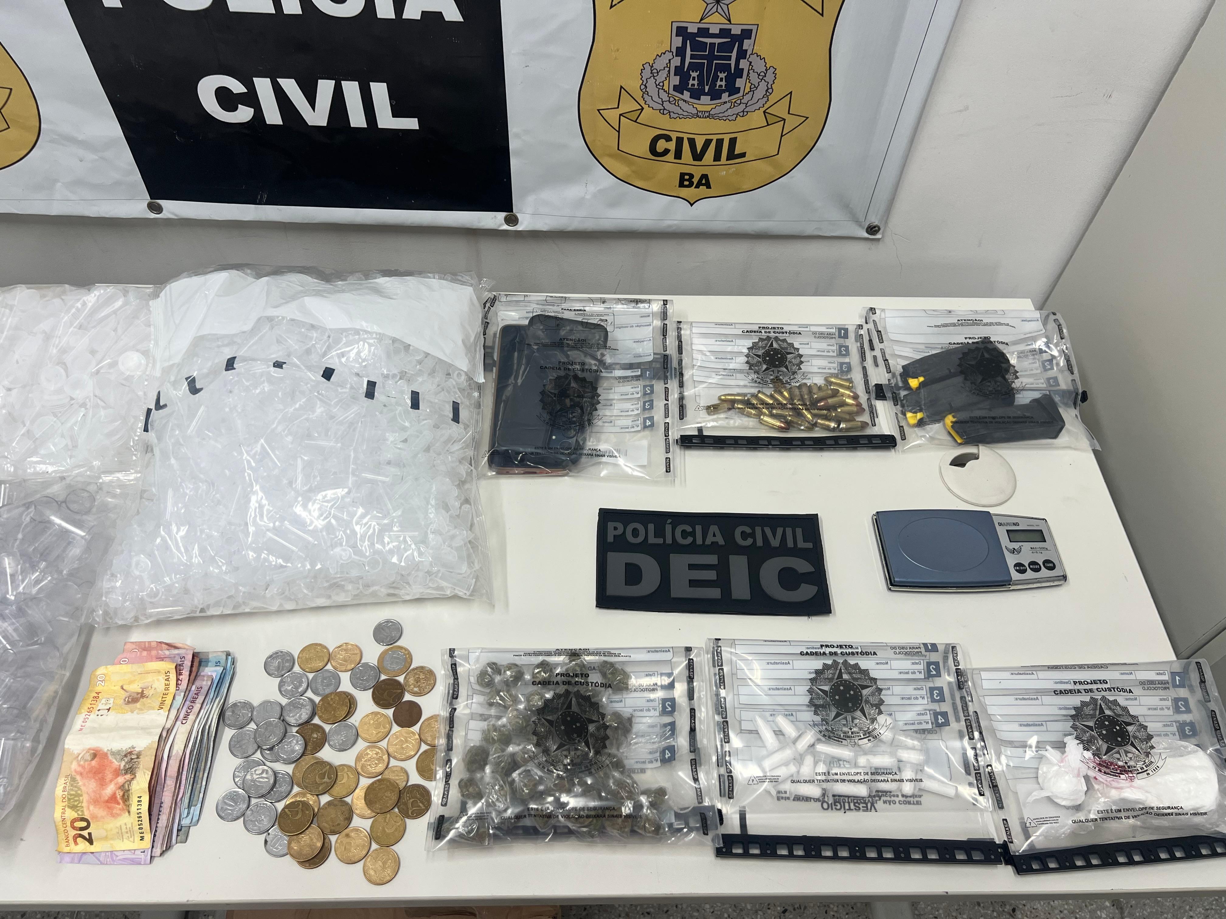Suspeito é preso por tráfico de drogas e porte ilegal de acessório e munição de uso restrito no Garcia