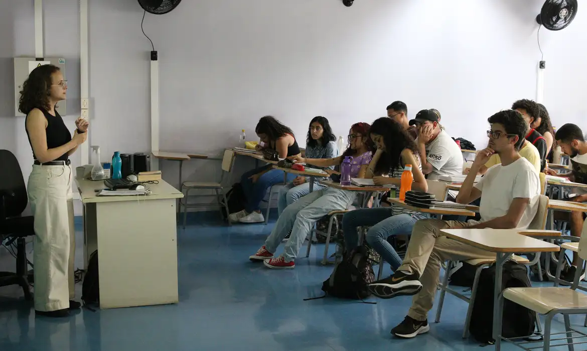 Cursinho preparatório para o vestibular da Universidade de São Paulo - USP Leste.