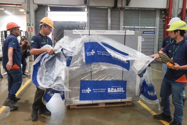 São Paulo (SP), 09/10/2025 - Ministério da Saúde recebe lote com 2,5 mil unidades do antídoto fomepizol.  Foto: Pulo Pinto/Agência Brasil