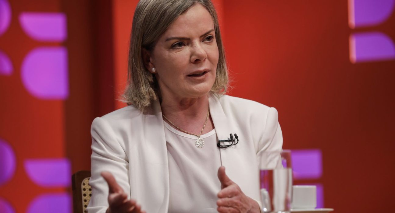 gleisi-diz-que-politicos-de-direita-querem-eua-intervindo-no-brasil