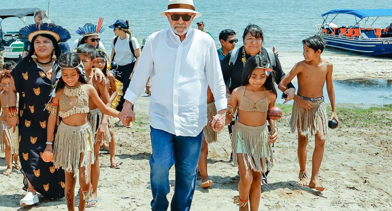 lula-visita-aldeia-indigena-e-promete-energia-para-4,3-mil-familias