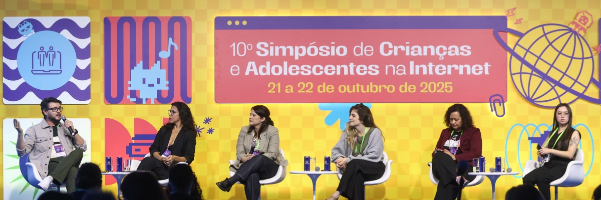suporte-e-formacao-de-educadores-e-central-para-efetivar-a-cidadania-digital-nas-escolas,-aponta-debate-promovido-pela-safernet