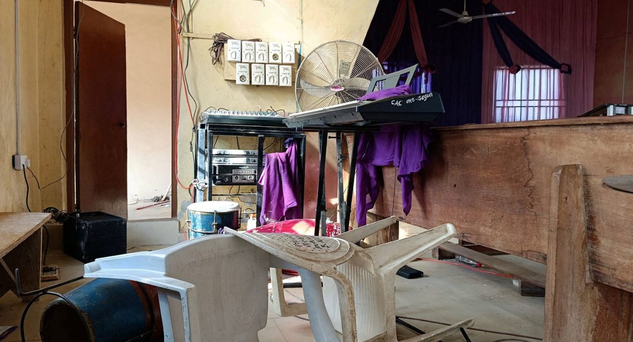 mais-de-300-pessoas-sao-levadas-de-escola-na-nigeria