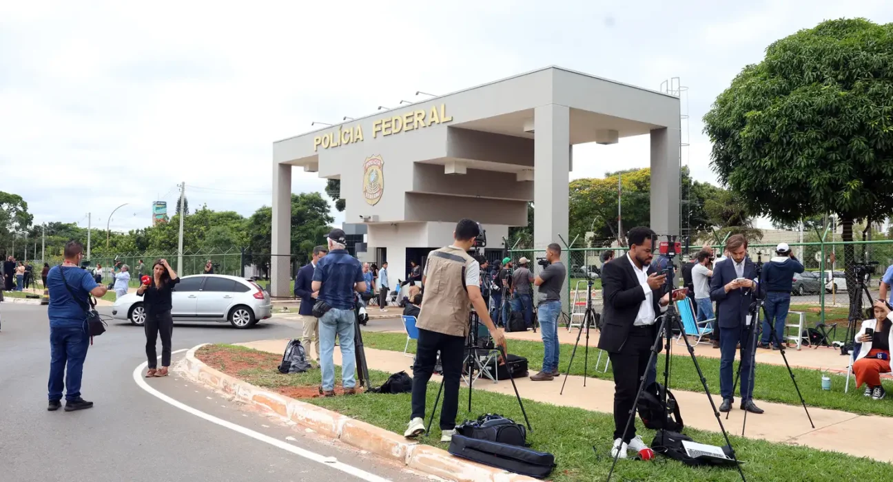 alexandre-de-moraes-autoriza-visita-de-michelle-a-jair-bolsonaro-na-pf