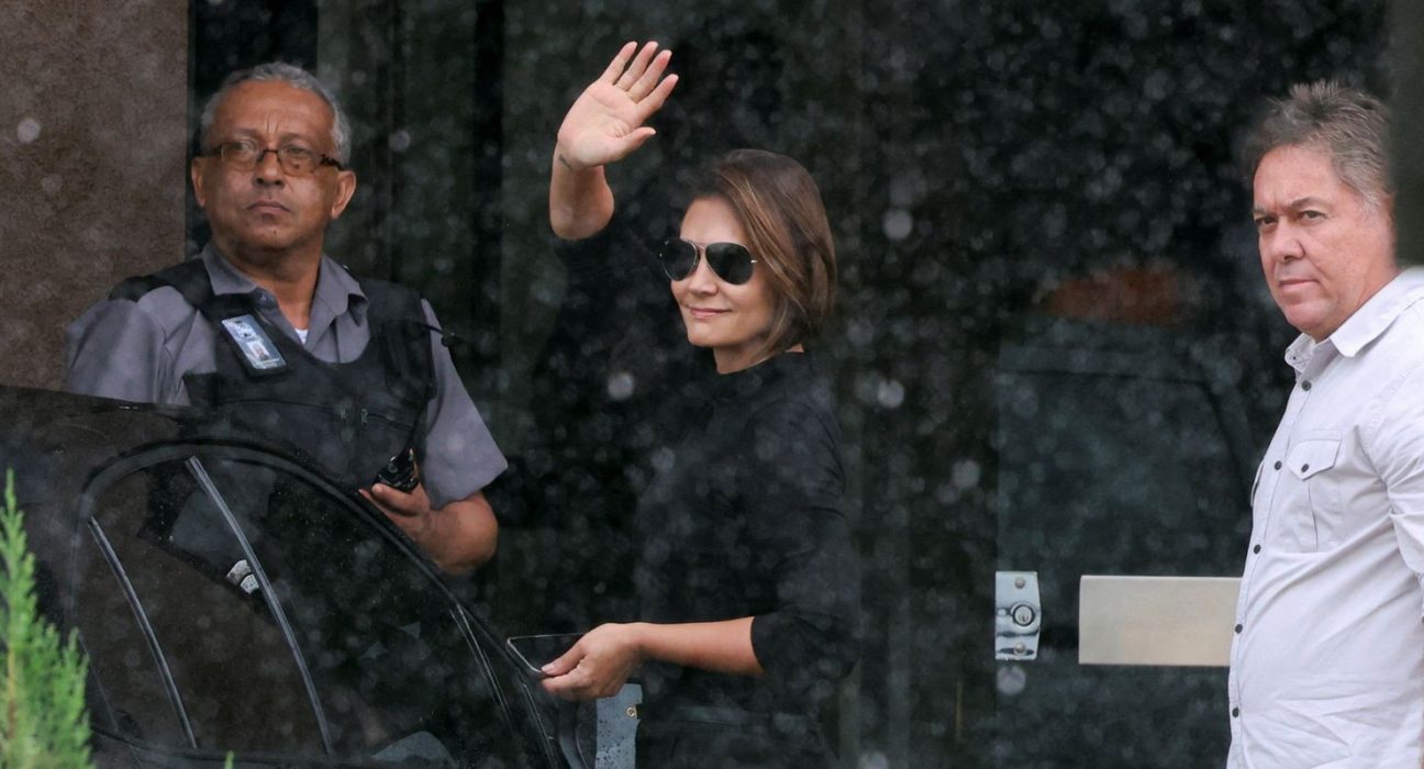 bolsonaro-recebe-a-ex-primeira-dama-michelle-na-pf