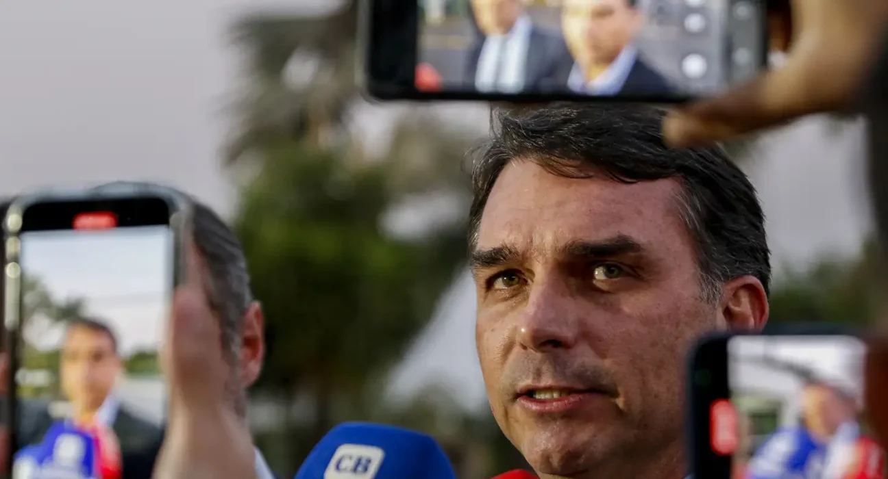 moraes-autoriza-visita-de-filhos-de-bolsonaro-na-pf