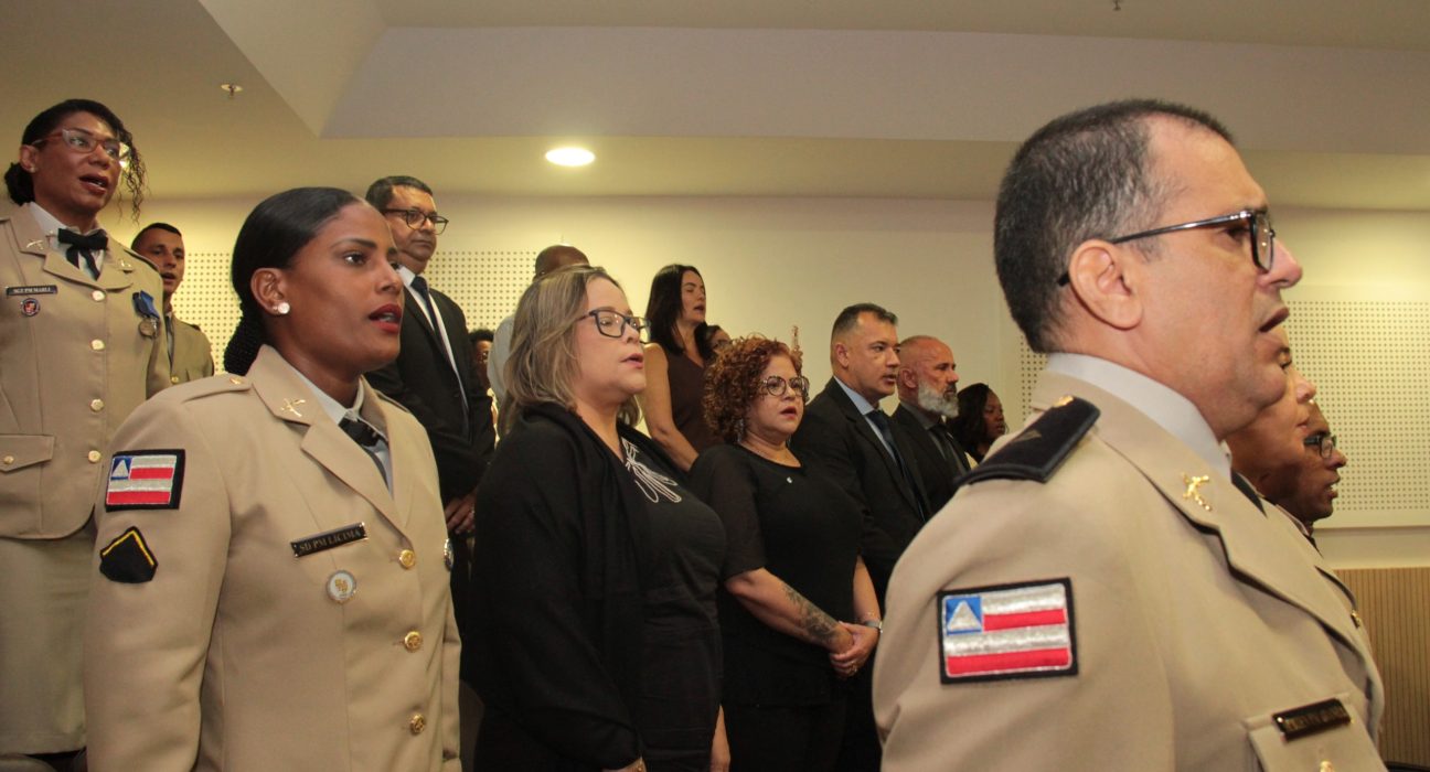 profissionais-sao-homenageados-com-entrega-de-duas-medalhas-no-coi