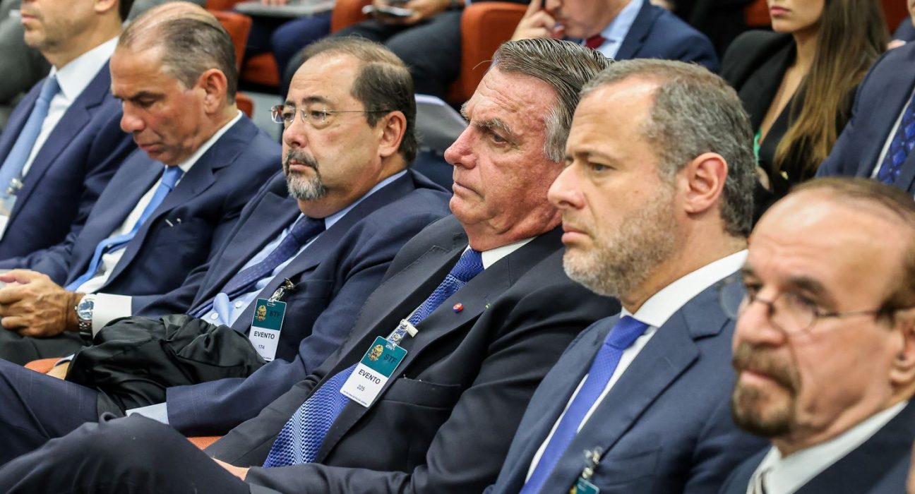 defesas-de-bolsonaro-e-de-outros-reus-contestam-execucao-das-penas 