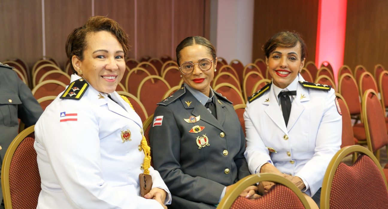corpo-de-bombeiros-da-bahia-entrega-170-medalhas-a-autoridades-civis-e-militares