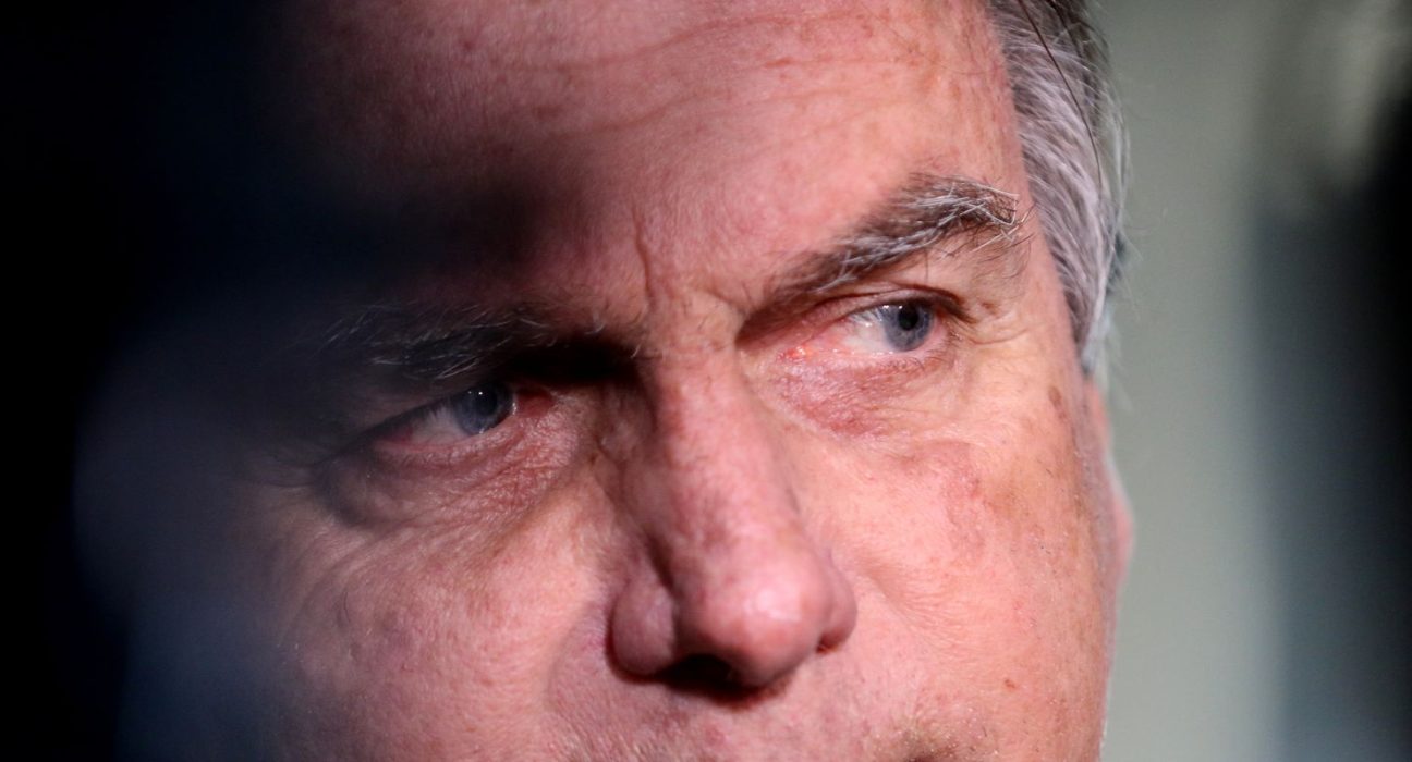 bolsonaro-tem-crise-de-soluco-e-passa-por-atendimento-medico-na-prisao