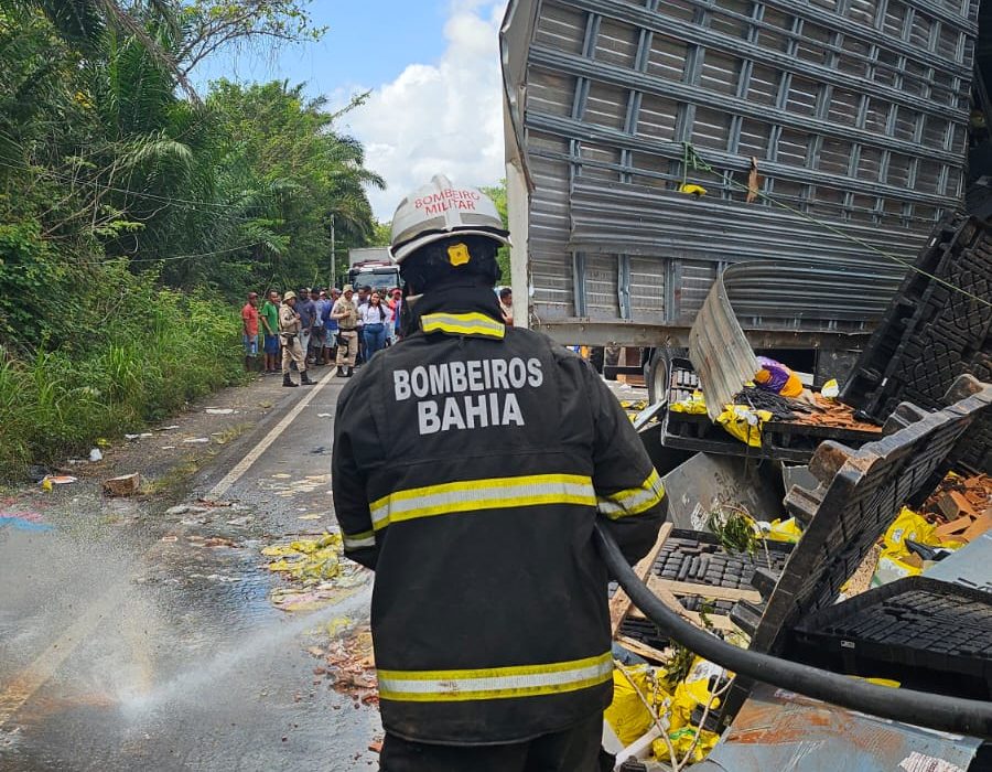 bombeiros-de-alagoinhas-retiram-vitima-que-ficou-presa-as-ferragens-apos-acidente-veicular
