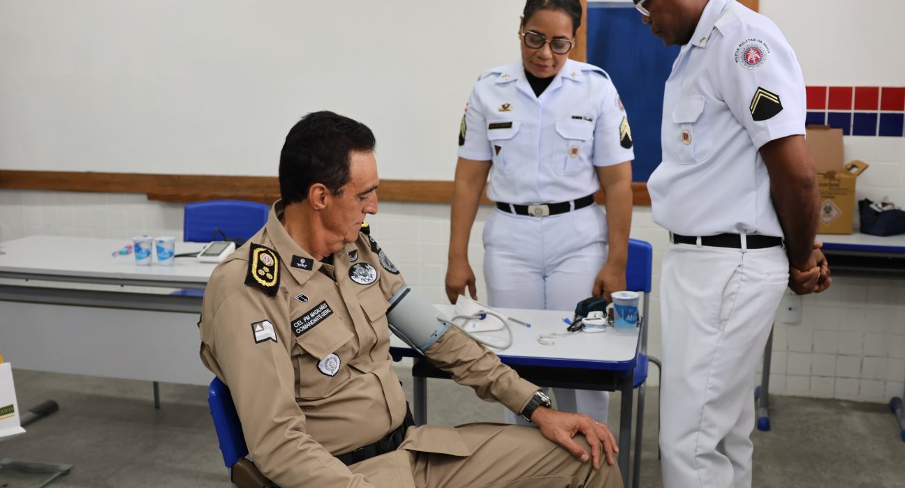 policia-militar-leva-profissionais-de-saude-a-comunidade-do-lobato