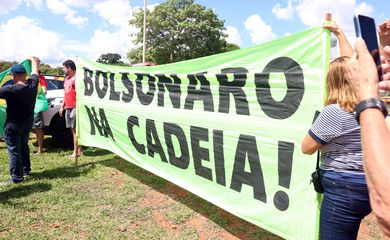 Brasília (DF), 22/11/2025 - Manifestação em frente a sede da Polícia Federal após a prisão do ex-presidente Jair Bolsonaro. Foto: Valter Campanato/Agência Brasil