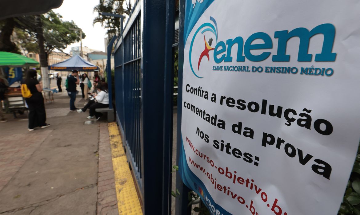 Paulo Pinto/Agência Brasil São Paulo (SP), 09/11/2025 - Estudantes no primeiro dia de provas do ENEM na UNIP Vergueiro em São Paulo. Foto: Paulo Pinto/Agência Brasil.