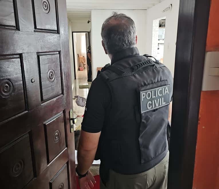 Mulher é presa por estelionato contra idosos em Simões Filho