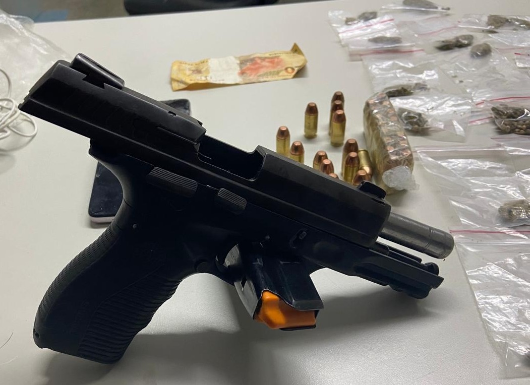PM prende dupla por tráfico de drogas e salva reféns em Pernambués