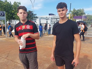 Daniella Almeida/Agência Brasil Brasília (DF) 16/11/2025 – Os irmãos Felipe e Bruno Turazzi, de 16 e 17 anos, fizeram o Enem na condição de treineiro em 2025 para adquirir experiência. Foto: Daniella Almeida/Agência Brasil