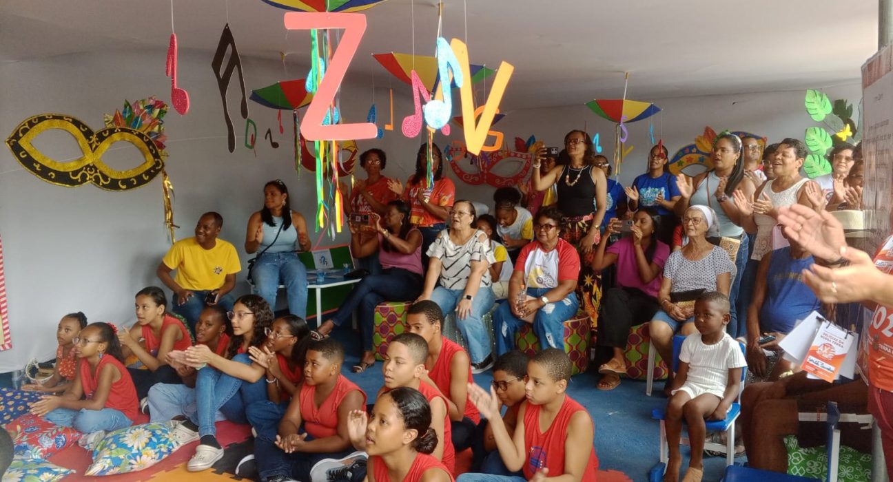 coral-e-teatro-da-pm-se-apresentam-na-feira-literaria-de-terra-nova