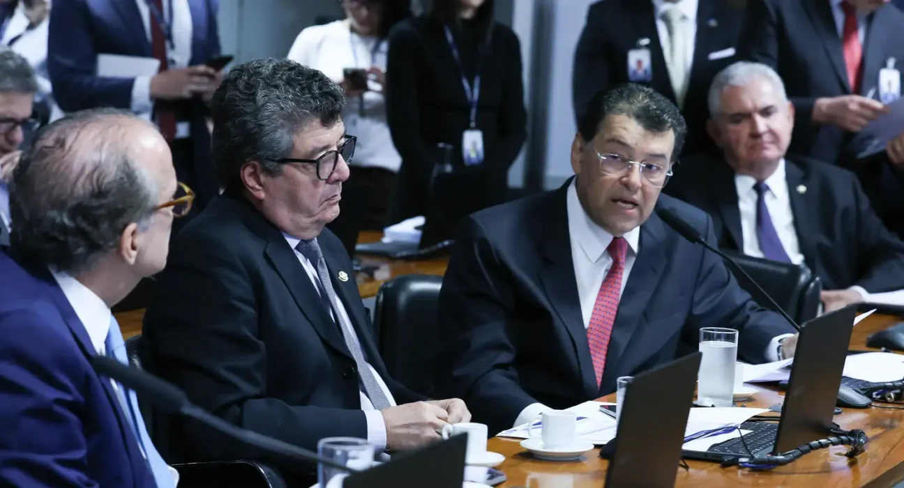 comissao-do-senado-aprova-aumento-da-taxacao-de-fintechs-e-bets