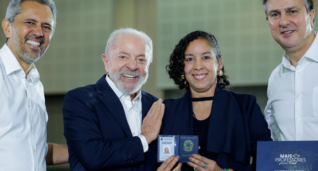 carteira-docente-e-documento-que-valoriza-profissao,-diz-professora