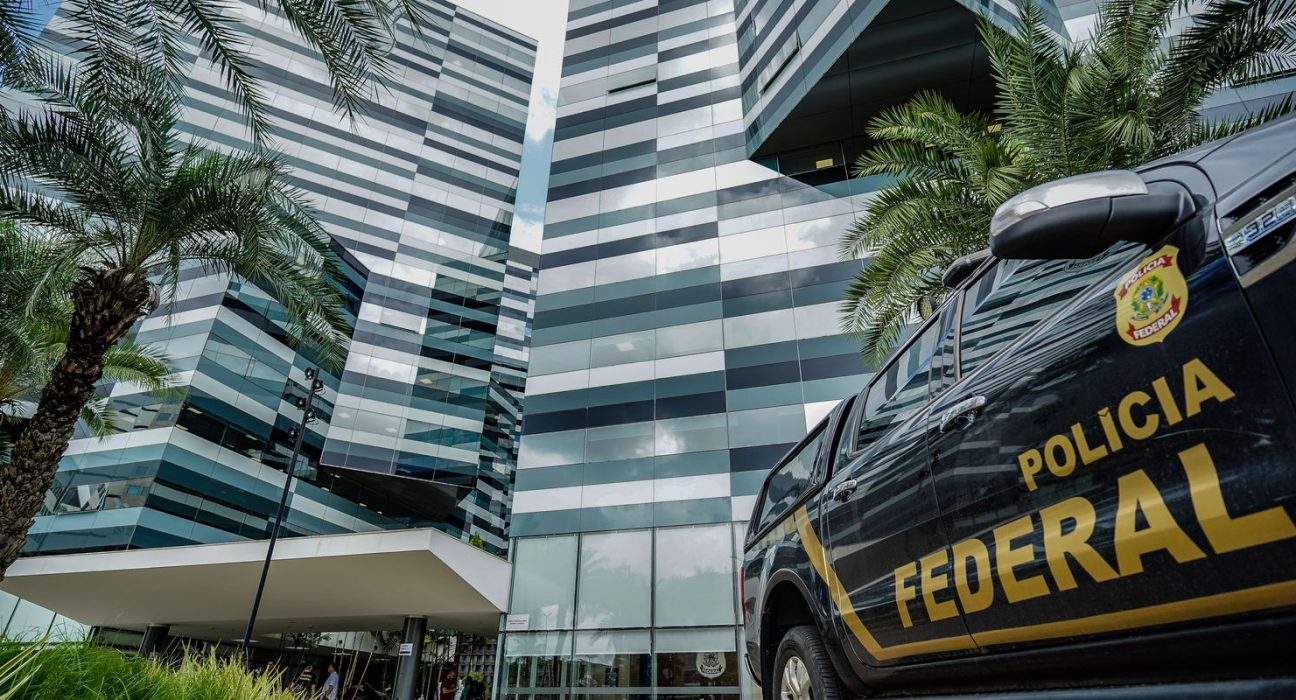 anderson-torres-e-ramagem-sao-demitidos-da-pf-apos-condenacao