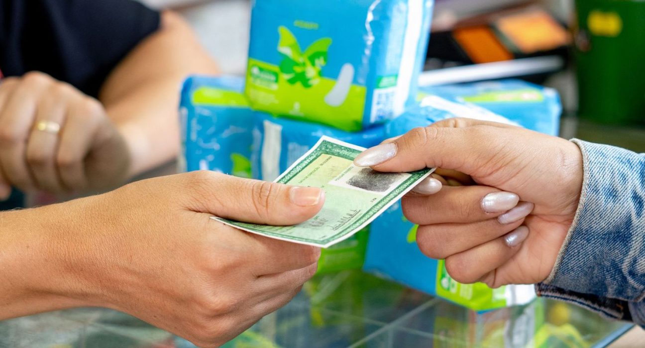 beneficiarias-recebem-mensagens-sobre-retirada-de-absorventes-no-sus