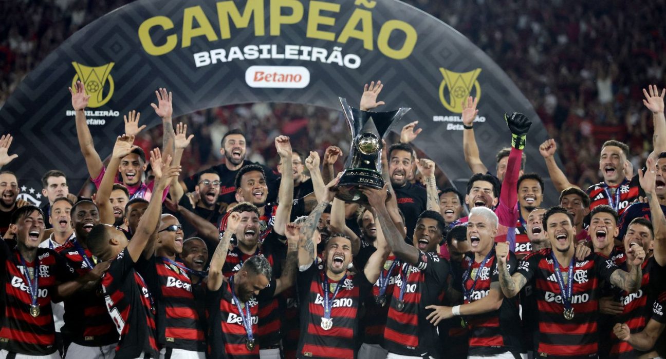 flamengo-derrota-ceara-e-coroa-ano-magico-com-titulo-brasileiro