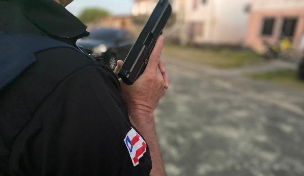 suspeito-de-homicidio-e-preso-em-cumprimento-de-mandado-judicial-em-juazeiro