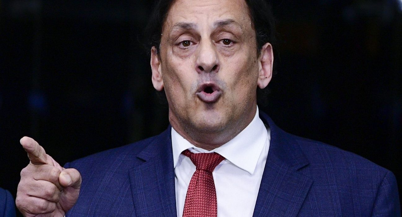 ex-advogado-de-bolsonaro-e-condenado-por-injuria-racial