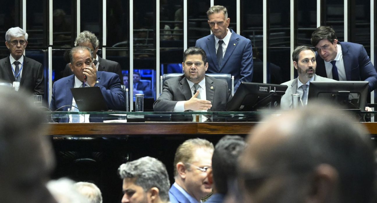 senado-aprova-reducao-da-pena-de-condenados-pelo-8/1-e-trama-golpista