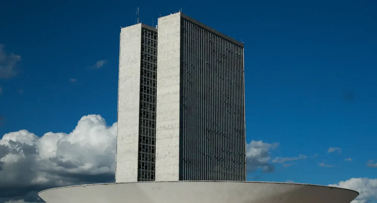 camara-cancela-passaporte-diplomatico-de-eduardo-bolsonaro-e-ramagem
