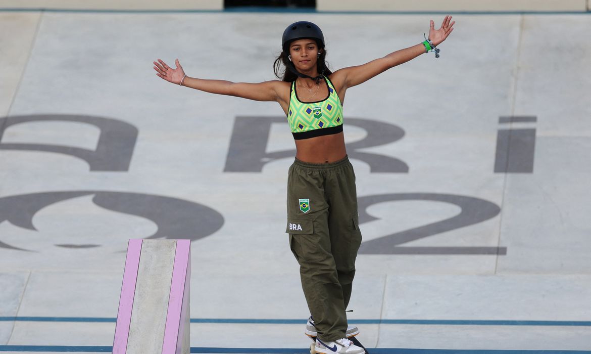 Paris 2024 Olympics - Skateboarding - Women's Street Final - La Concorde 3, Paris, France - July 28, 2024.  Rayssa Leal of Brazil reacts during the final. REUTERS/Pilar Olivares