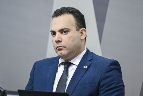Comissão de Constituição, Justiça e Cidadania (CCJ) promove audiência pública interativa destinada a instruir o Projeto de Lei 5.582/2025, que estabelece o marco legal do combate ao crime organizado, definindo novas regras penais e processuais para enfrentar estruturas criminosas complexas, e atualiza dispositivos do Código Penal, da Lei de Execução Penal e de normas especiais que tratam de organizações criminosas.    À mesa, secretário executivo do Conselho Nacional de Secretários de Segurança Pública (Consesp), Thiago Frederico de Souza Costa.    Foto: Edilson Rodrigues/Agência Senado