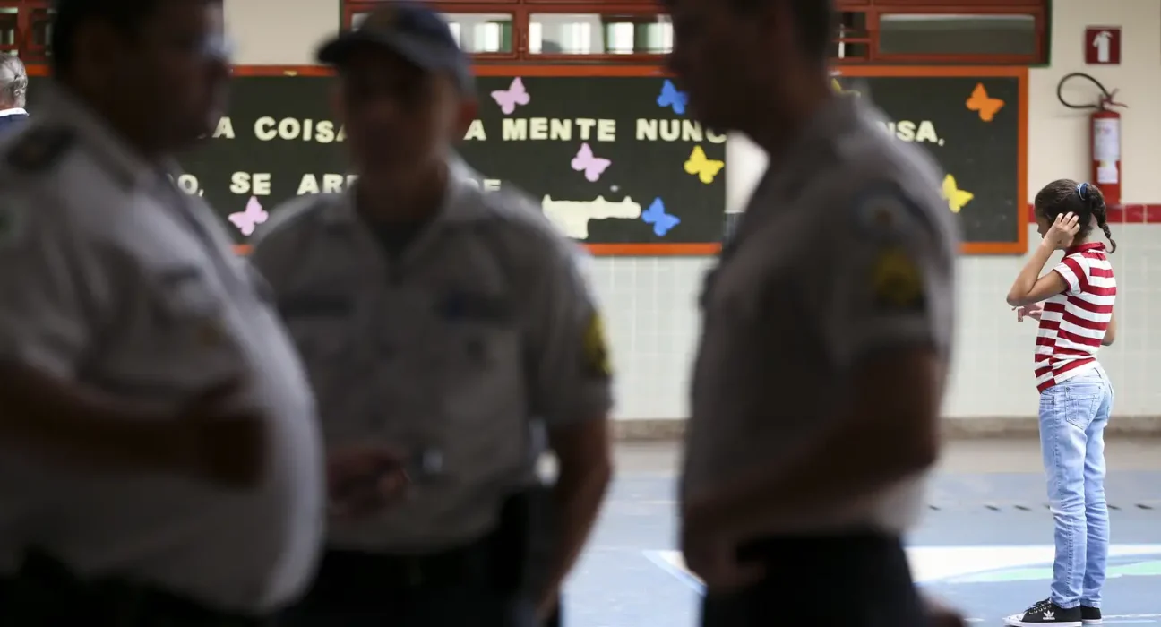 pgr-da-aval-a-escolas-civico-militares-paulistas,-mas-nao-a-pagamentos