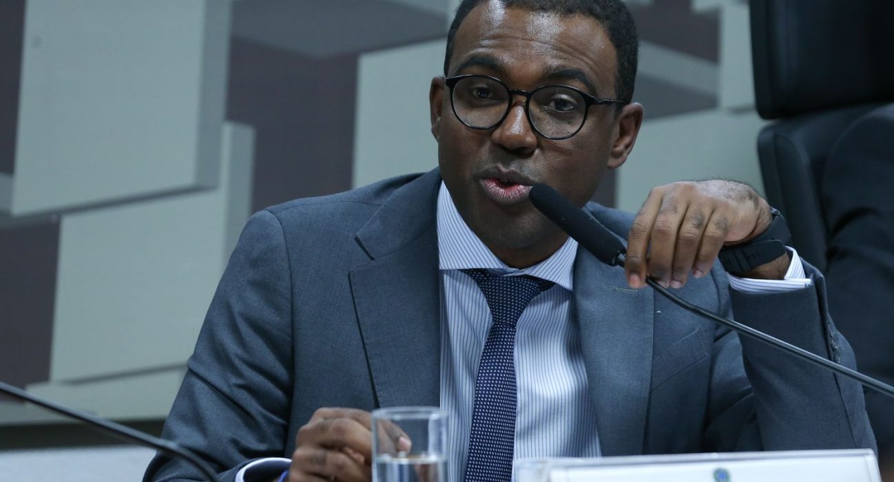 diretor-do-bc-diz-a-pf-que-master-tinha-so-r$-4-milhoes-em-caixa