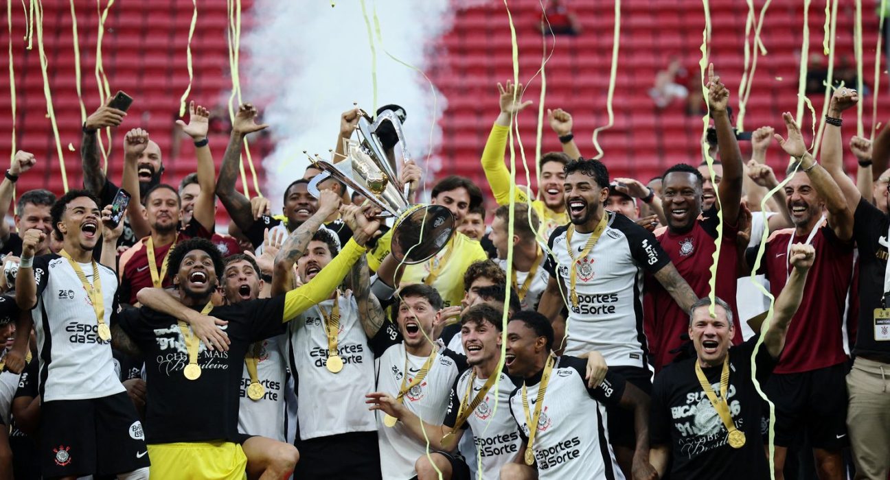 corinthians-vence-flamengo-e-e-bicampeao-da-supercopa-rei