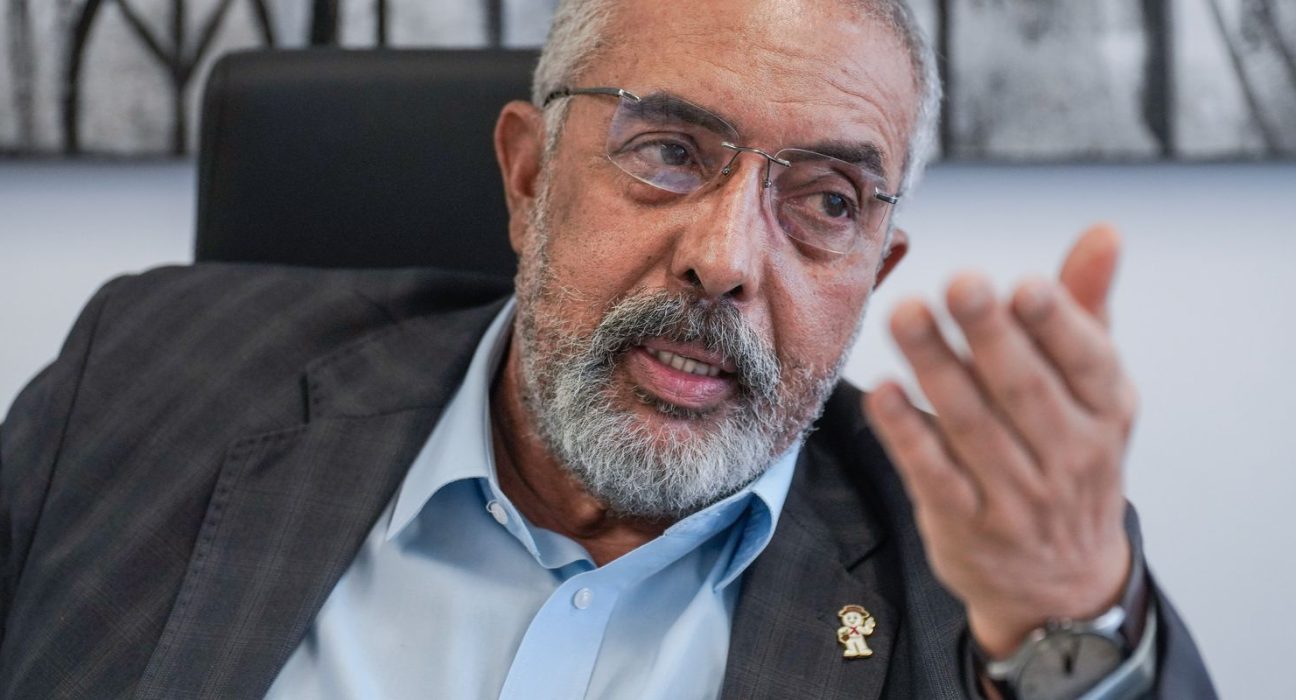 nao-ha-mais-razao-para-manter-escala-6×1-e-jornada-de-44h,-diz-senador