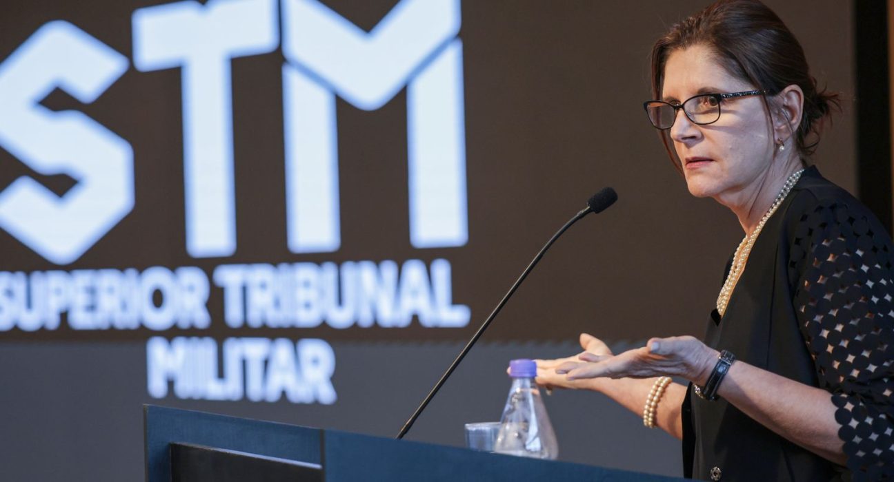 bolsonaro-fez-descaso-com-preceitos-eticos-dos-militares,-diz-mpm