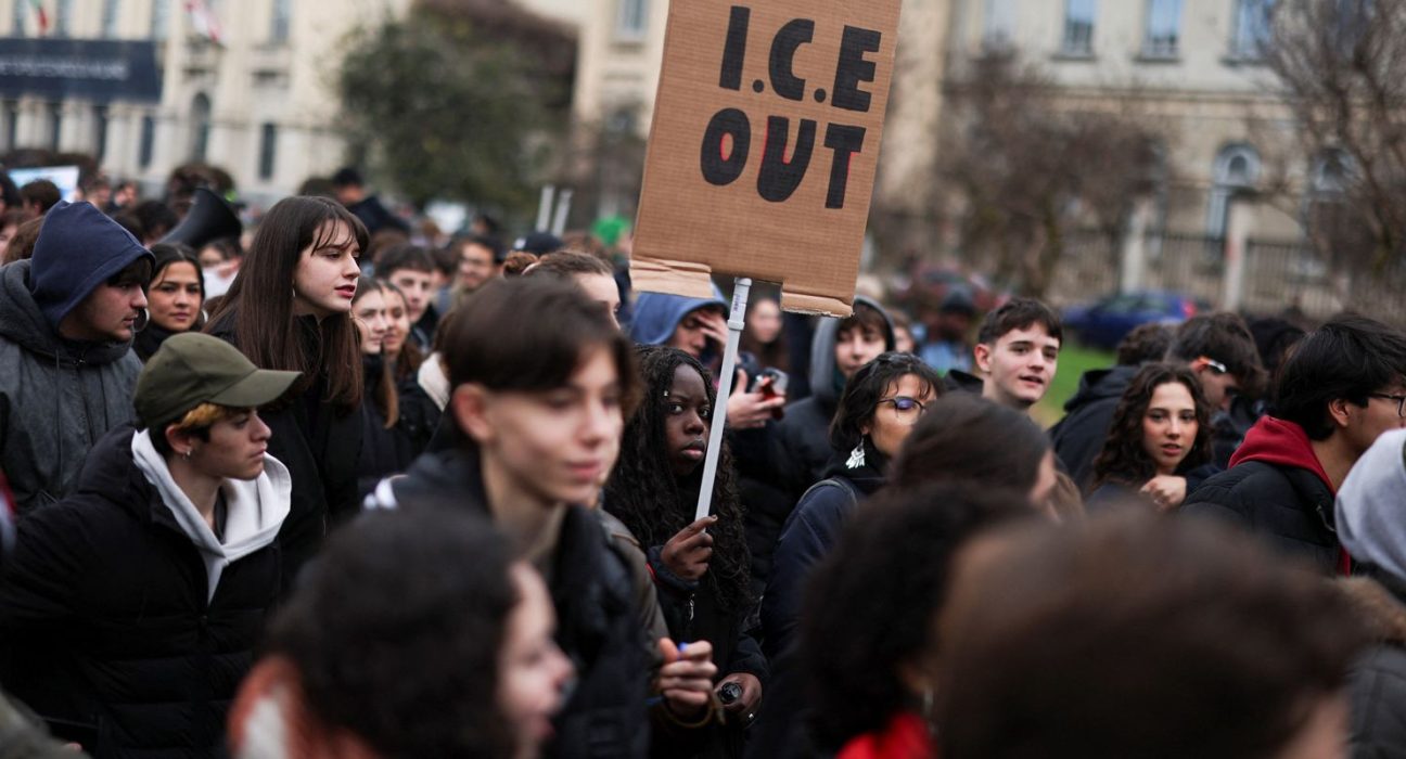 protestos-contra-ice-ocorrem-em-milao-antes-da-abertura-da-olimpiada