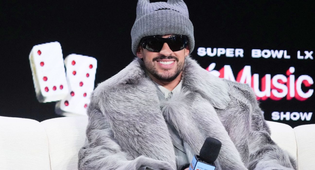 bad-bunny,-vencedor-do-grammy-e-critico-de-trump,-canta-no-super-bowl