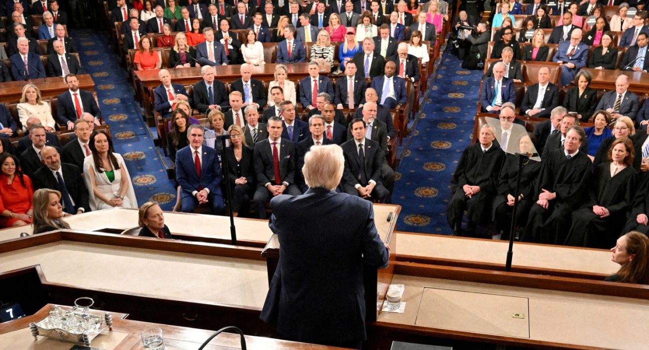 trump-proclama-“era-de-ouro”-em-discurso-sobre-estado-da-uniao