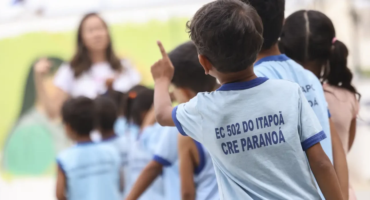 ensino-fundamental-atinge-99,5%-de-frequencia;-atraso-escolar-cai