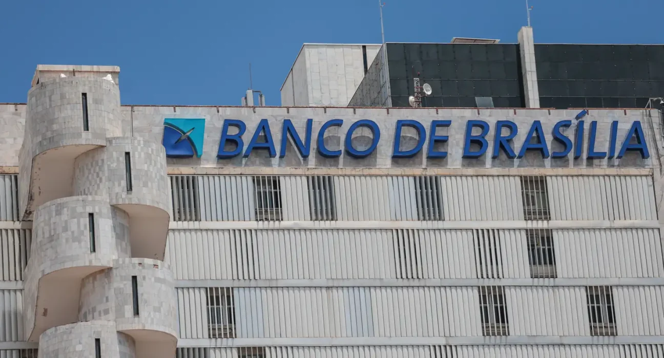 justica-bloqueia-acoes-do-brb-ligadas-a-banco master