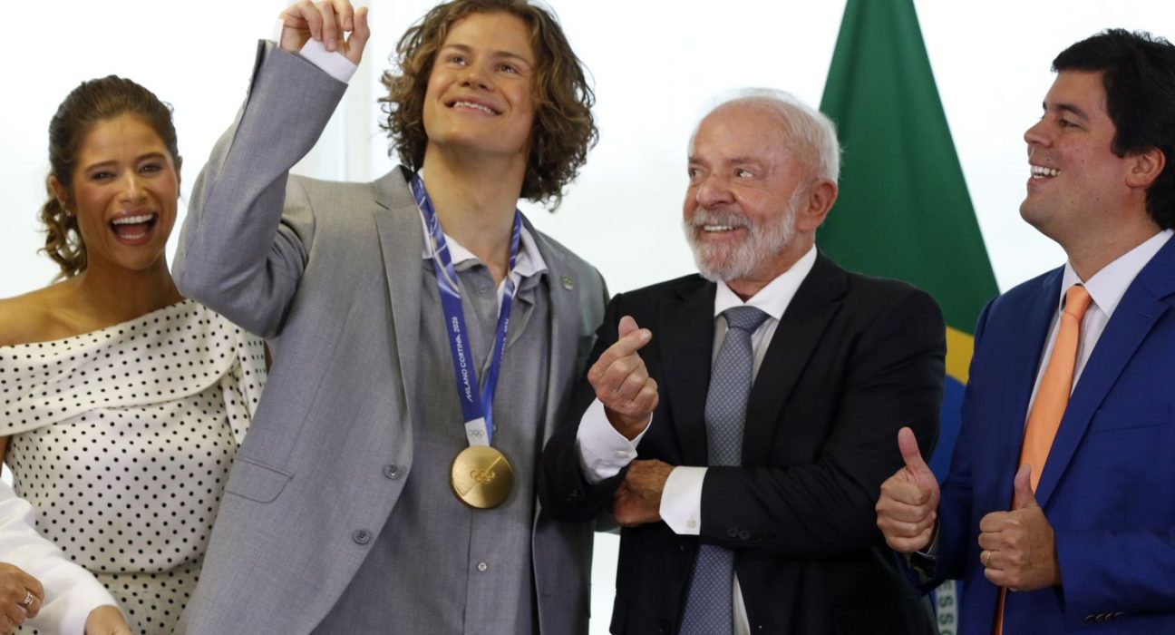 lula-recebe-lucas-pinheiro,-medalha-de-ouro-nos-jogos-de-inverno